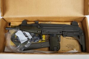 Uzi 9×19 Cal. Sub-machine guns 3 Uzi 9×19 Cal. Sub-machine guns