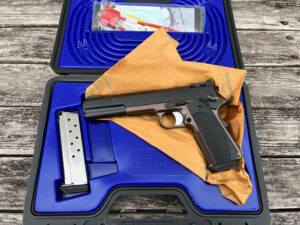 Dan Wesson Bruin 10mm BRONZE/BLACK 2-TONE 01841 3 A183