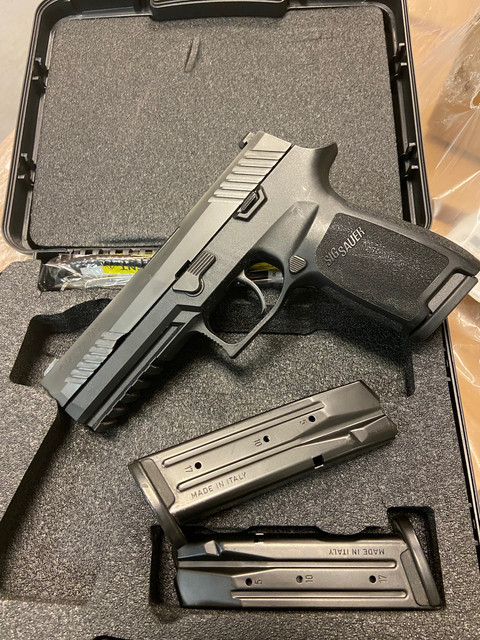 A251 SIG P320 Full size 9mm Night Sites 3 MAGS LE Trade 320 320F-9-BSS