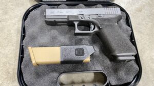 Glock 17 Gen 4 9mm Luger custom grip night sights - used excellent! 3 A5070