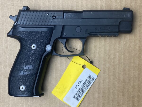 A5557 Police Trade Sig Sauer P226 40 S&W