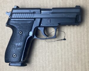 Police Trade Sig Sauer P229 40 S&W 10 rd mag 3 A5559