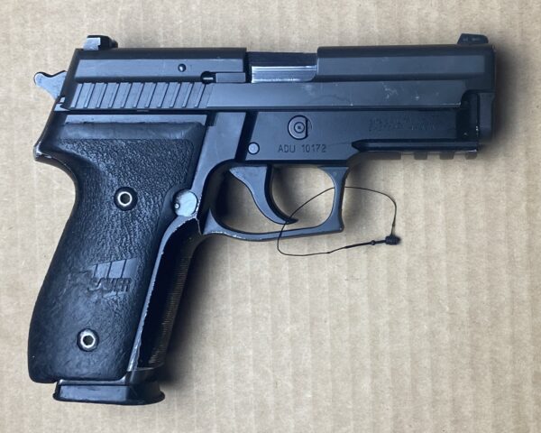 A5559 Police Trade Sig Sauer P229 40 S&W 10 rd mag