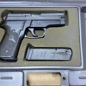 Sig Sauer / Sigarms P229 40 S&W two mags night sights - used