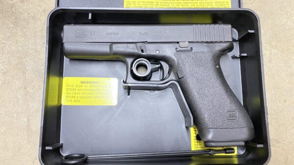 Used Glock 17 Gen 1 9mm Luger 17 rd - good condition