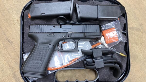 Used Glock 19 Gen 5 9mm 3 Mags - excellent condition!