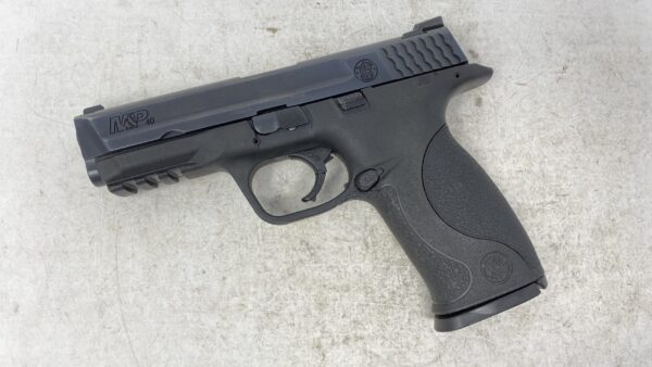 Smith & Wesson M&P40 40 S&W police trade in night sights - good condition!